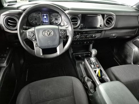 Used 2017 Toyota Tacoma TRD Sport image 10