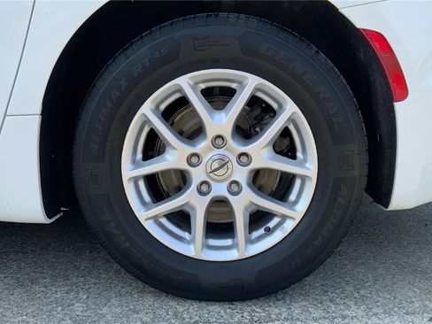 Used 2022 Chrysler Pacifica Touring-L FWD image 29