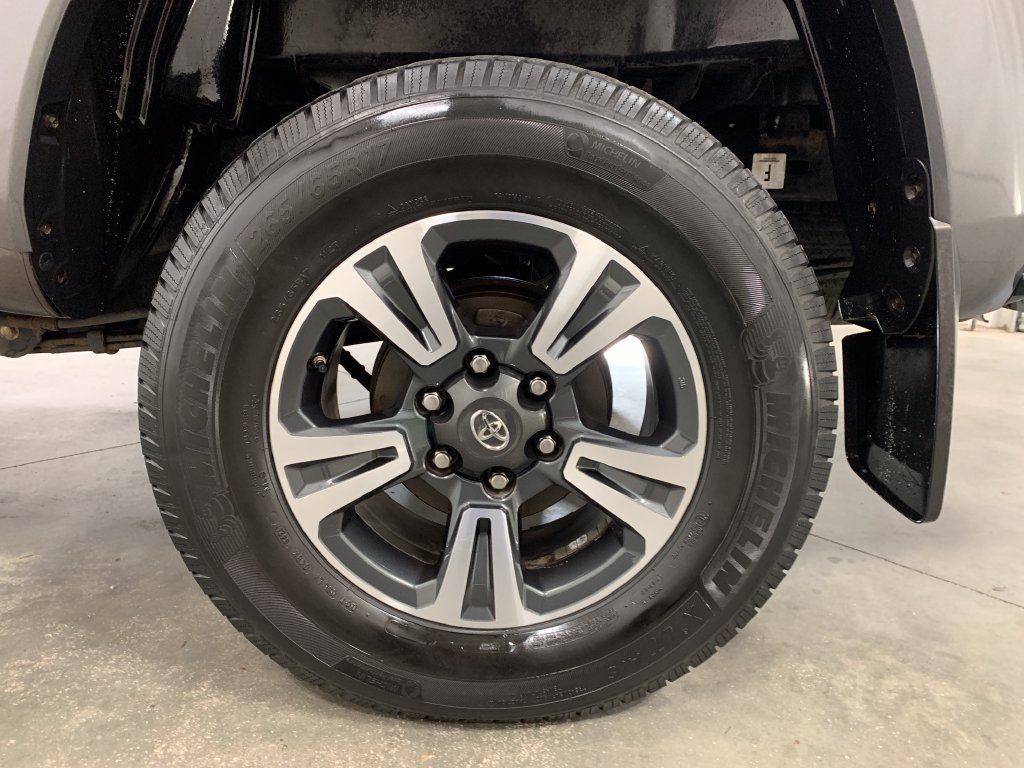 Used 2016 Toyota Tacoma TRD Sport w/ Towing Package AWD/4WD image 4