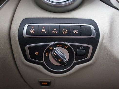 Used 2019 Mercedes-Benz GLC 300 image 28