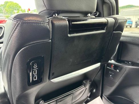 Used 2021 Chrysler Pacifica Touring-L w/ Uconnect Theater Family Group FWD image 30