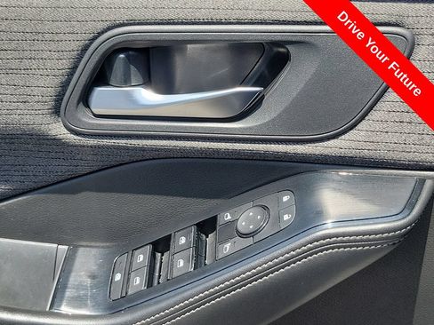 Used 2023 Nissan Rogue SV FWD image 16