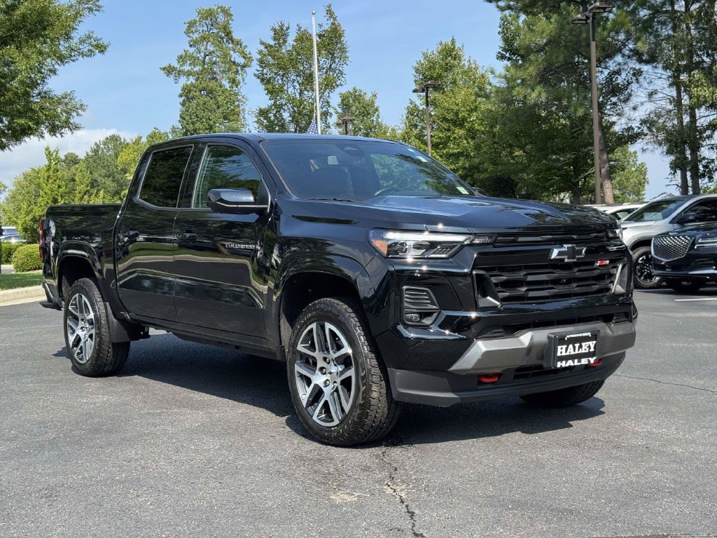 Used 2024 Chevrolet Colorado Z71 w/ Z71 Convenience Package 2 AWD/4WD image 2
