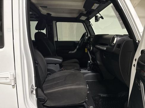 Used 2018 Jeep Wrangler Unlimited Sahara AWD/4WD image 20