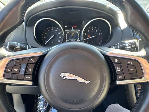 Used 2018 Jaguar F-PACE Prestige image 17