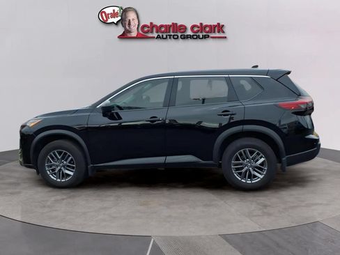 Used 2025 Nissan Rogue S FWD image 2