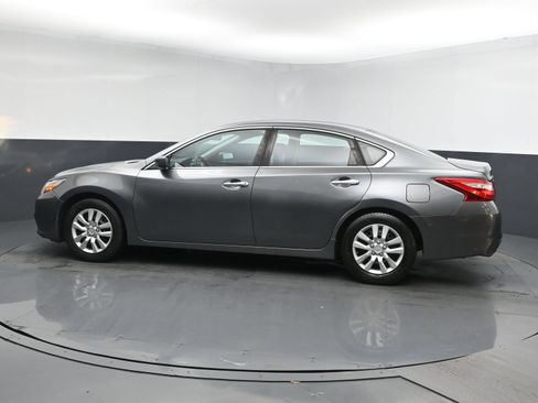 Used 2017 Nissan Altima 2.5 S w/ Power Driver Seat Package FWD image 4