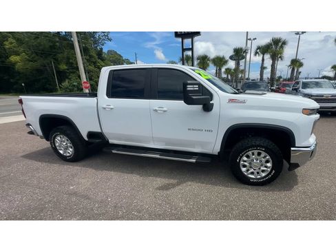 Used 2025 Chevrolet Silverado 2500 LT AWD/4WD image 9