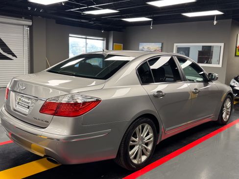 Used 2009 Hyundai Genesis 4.6 w/ Technology Pkg 5 RWD image 5