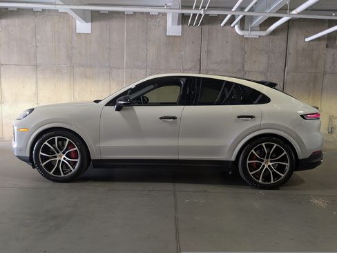Certified 2024 Porsche Cayenne S AWD/4WD image 2