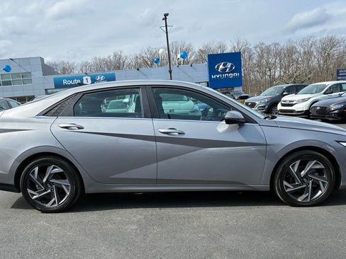 Used 2025 Hyundai Elantra Limited image 8