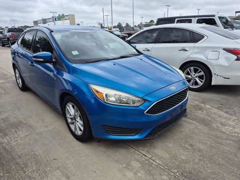 Used 2015 Ford Focus SE FWD image 2