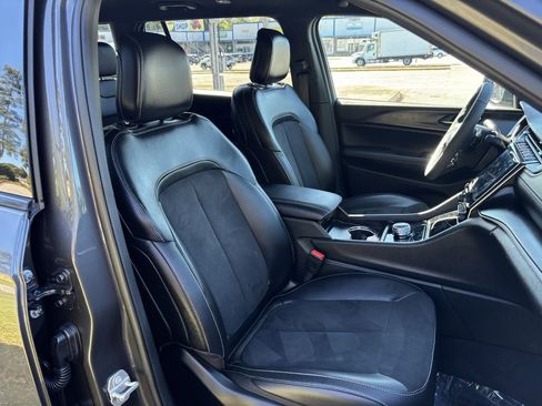 Used 2024 Jeep Grand Cherokee L Laredo image 20