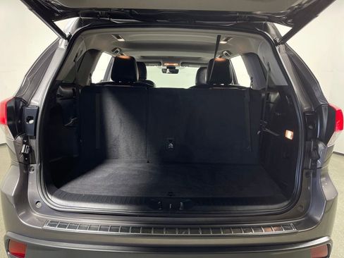 Certified 2017 Toyota Highlander XLE w/ Carpet Mat Package image 10