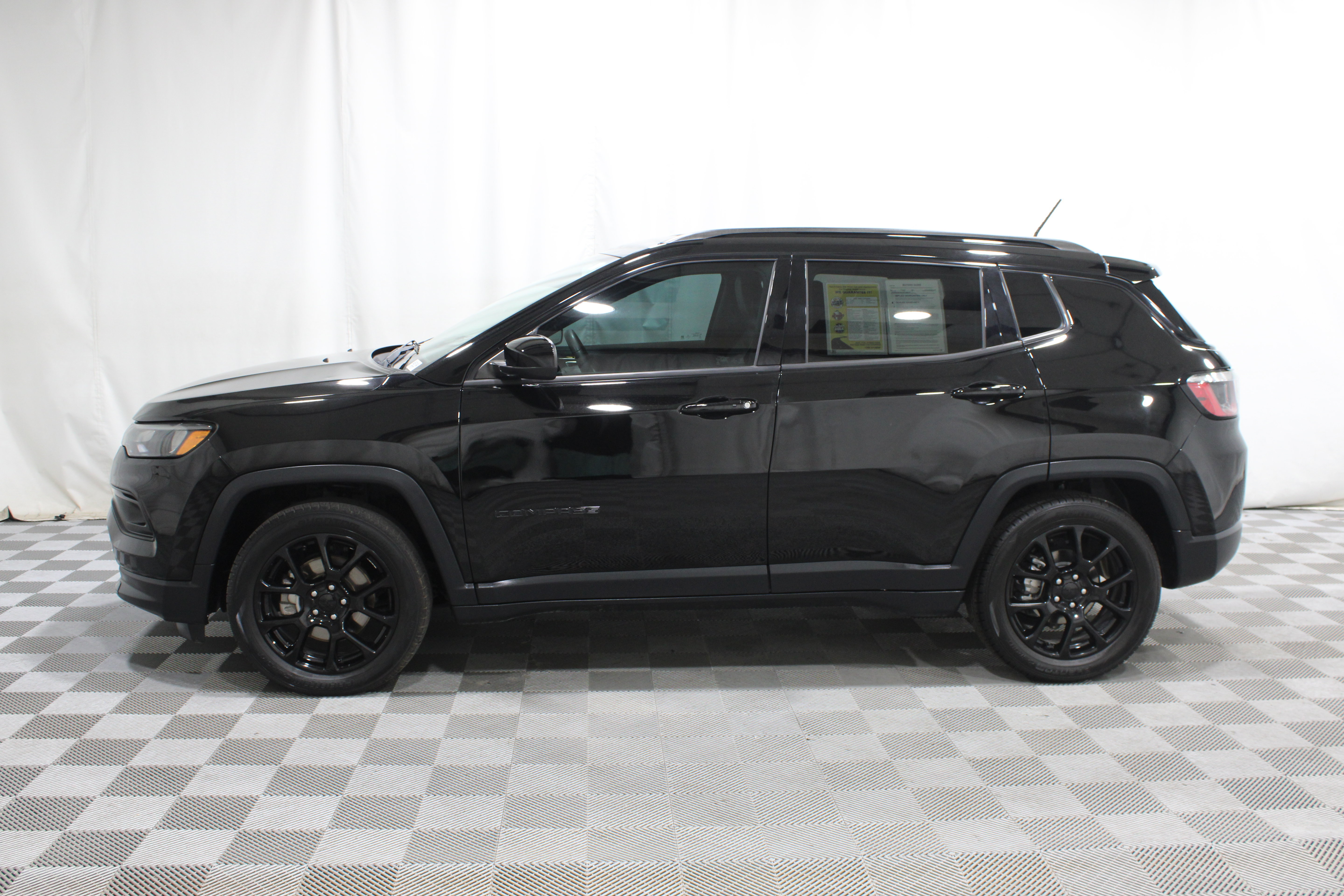 Used 2022 Jeep Compass Latitude FWD image 6