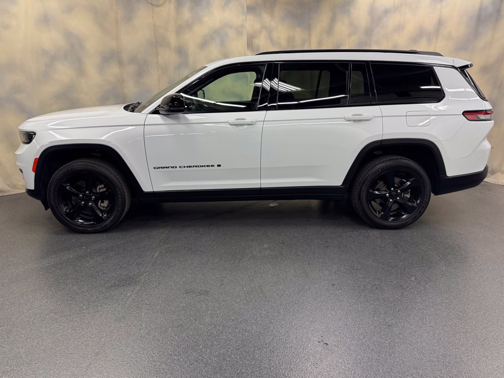 Used 2024 Jeep Grand Cherokee L Altitude AWD/4WD image 3