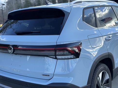 New 2026 Volkswagen Taos SE image 11