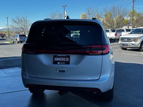 Used 2024 Chrysler Pacifica Limited w/ S Appearance Package AWD/4WD image 8