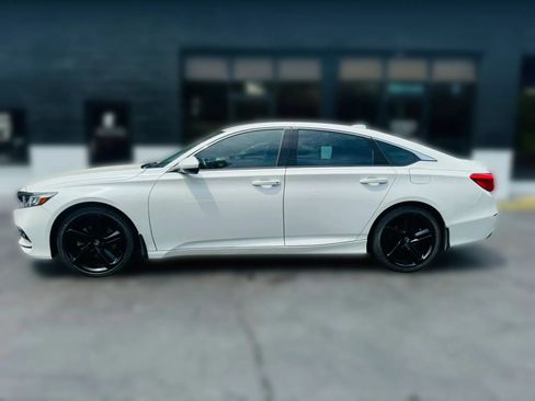Used 2018 Honda Accord Sport image 2