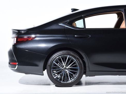 Used 2024 Lexus ES 300h w/ Premium Package image 15