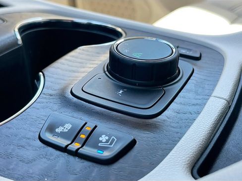 Used 2023 GMC Acadia Denali w/ Denali Technology Package FWD image 19
