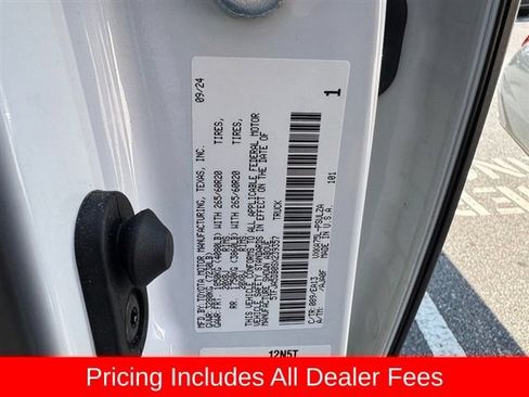 Used 2025 Toyota Tundra Limited AWD/4WD image 5