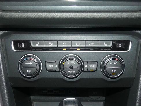 Used 2019 Volkswagen Tiguan SE image 37