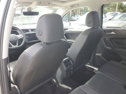Certified 2023 Volkswagen Tiguan SE w/ Panoramic Sunroof Package AWD/4WD image 17