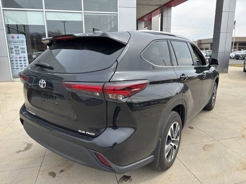 Used 2025 Toyota Highlander XLE image 8