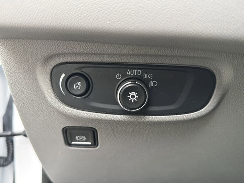 Used 2024 GMC Terrain SLE image 36