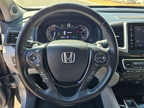 Used 2018 Honda Pilot Touring image 17