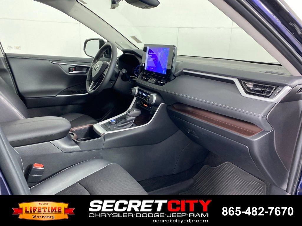 Used 2025 Toyota RAV4 Limited w/ Weather Package AWD/4WD image 31