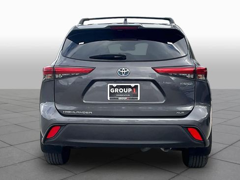 Used 2021 Toyota Highlander XLE FWD image 5