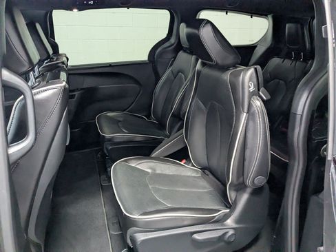 Certified 2023 Chrysler Pacifica Limited FWD image 24