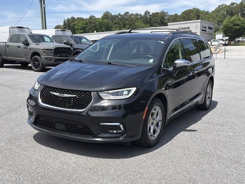 Used 2022 Chrysler Pacifica Limited FWD image 6
