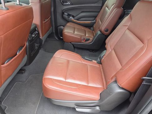 Used 2019 Chevrolet Suburban Premier w/ Premier Plus Edition RWD image 12