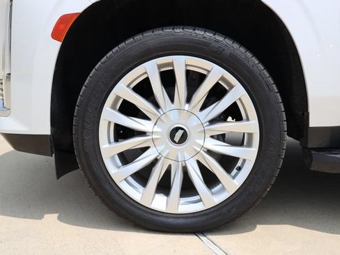 Used 2022 Cadillac Escalade Luxury RWD image 9