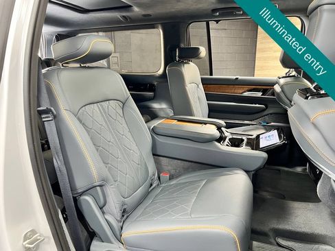 Used 2024 Jeep Grand Wagoneer Series III AWD/4WD image 11