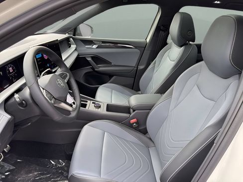 New 2026 Volkswagen Tiguan SE R-Line AWD/4WD image 9