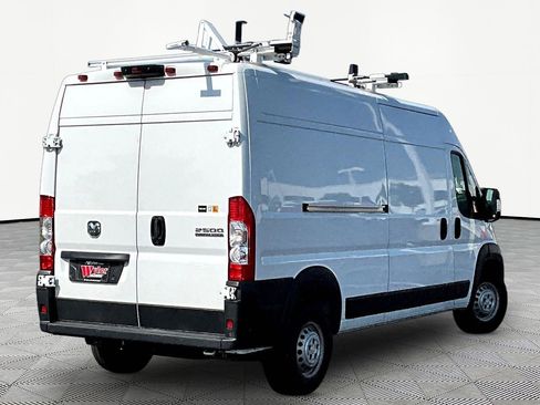 Used 2024 RAM ProMaster 2500 FWD image 6