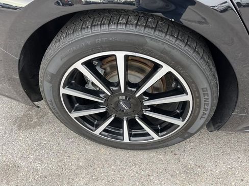 Used 2018 Lincoln Continental Reserve w/ Continental Climate Package image 16