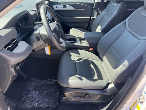 New 2025 Ford Explorer Active w/ Active Comfort Package image 7