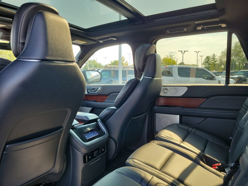 Certified 2022 Lincoln Navigator L Reserve AWD/4WD image 16
