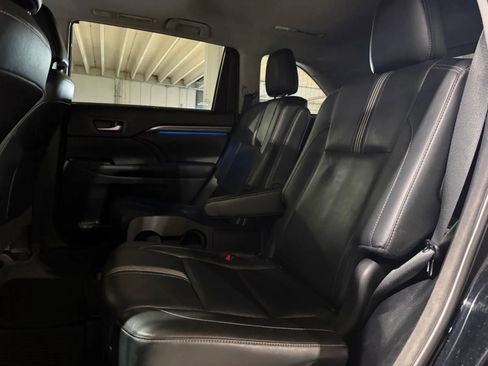Used 2018 Toyota Highlander SE AWD/4WD image 13