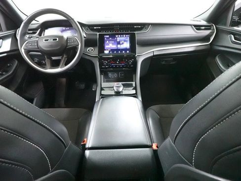 Used 2023 Jeep Grand Cherokee Altitude AWD/4WD image 10