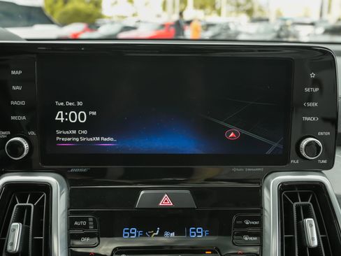 Used 2023 Kia Sorento SX Prestige image 12