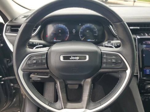Used 2022 Jeep Grand Cherokee L Limited AWD/4WD image 16
