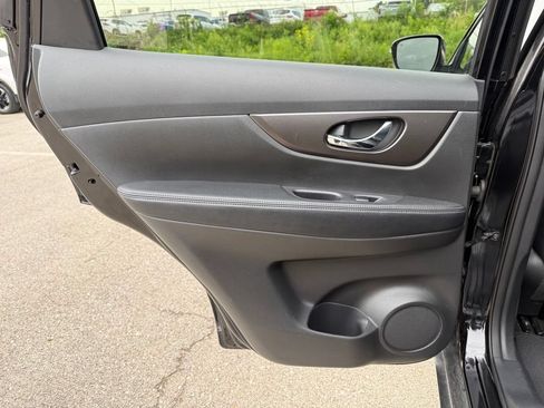 Used 2015 Nissan Rogue SV w/ SV Premium Package AWD/4WD image 8