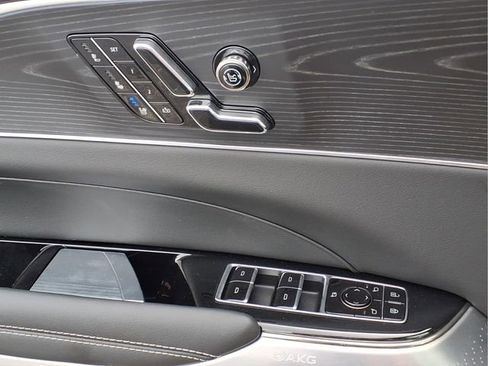 Used 2025 Cadillac Lyriq Luxury w/ LPO, Floor Liner Package AWD/4WD image 19