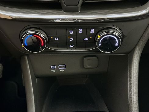 Used 2025 Buick Encore GX Preferred image 23